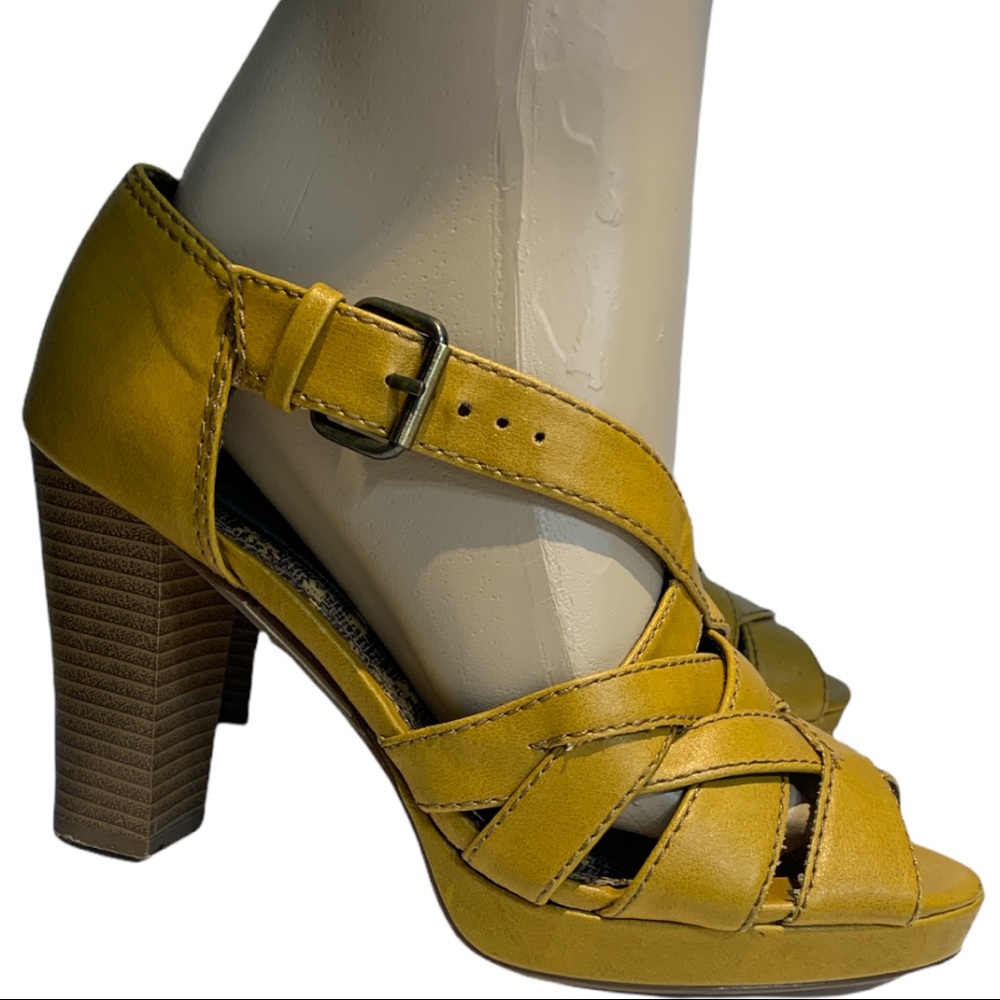 American eagle Yellow Block Heels - Picture 8 of 8